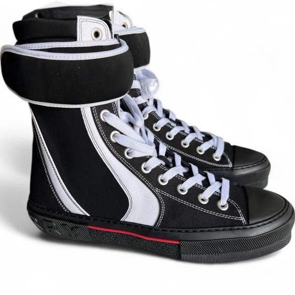 BURBERRY Black/White Hi-top Sneakers
Mens US 10 - Picture 1 of 4